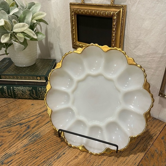 💛 ANCHOR HOCKING Fire-King White Milk Glass Deviled Egg Plate with Gold Trim - Picture 3 of 7
